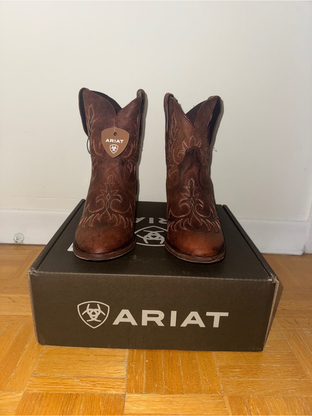 Ariat Chestnut Brown Embroidered Western Boots NWT